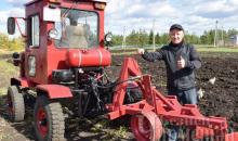 Мастер собрал трактор на базе автомобиля УАЗ