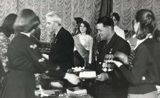  Герой Социалистического Труда А.М. Калистов и Герой Советского Союза Т.Ф. Мороз на встрече с молодежью