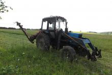 покос травы трактор косилка